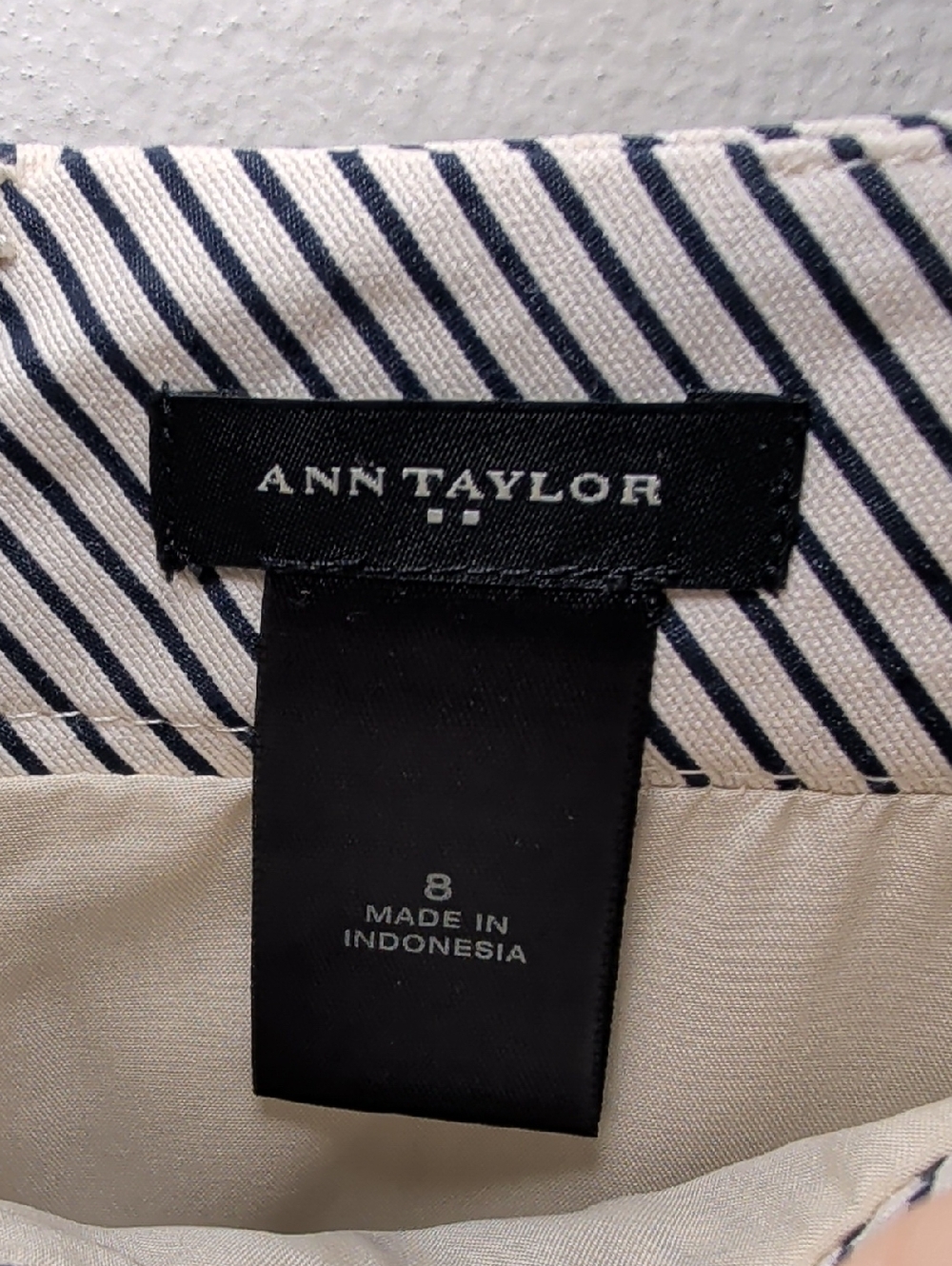 Ann Taylor Black + White Pinstripe Pencil Skirt Corpcore Office Women's Size 8 - Picture 2 of 5